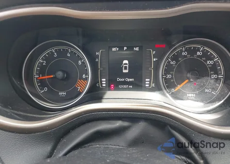 2015 Jeep Cherokee Latitude z USA, uszkodzony, nr VIN 1C4PJMCB4FW546175